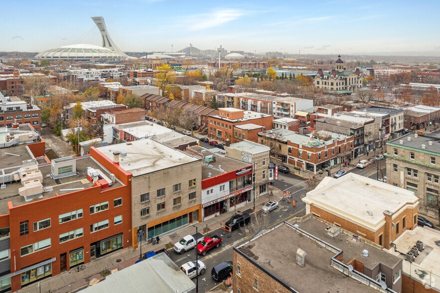 4223-4225 Rue Ontario E, Montréal, QC à louer - Aérien – Image 3 sur 5