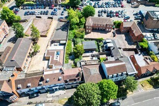 Plus de détails pour 87-87B High St, Esher - Local commercial à vendre