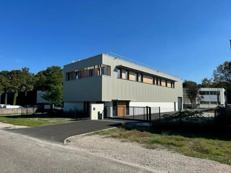 Industriel/Logistique dans Gradignan à louer - Photo de l’immeuble – Image 3 sur 4