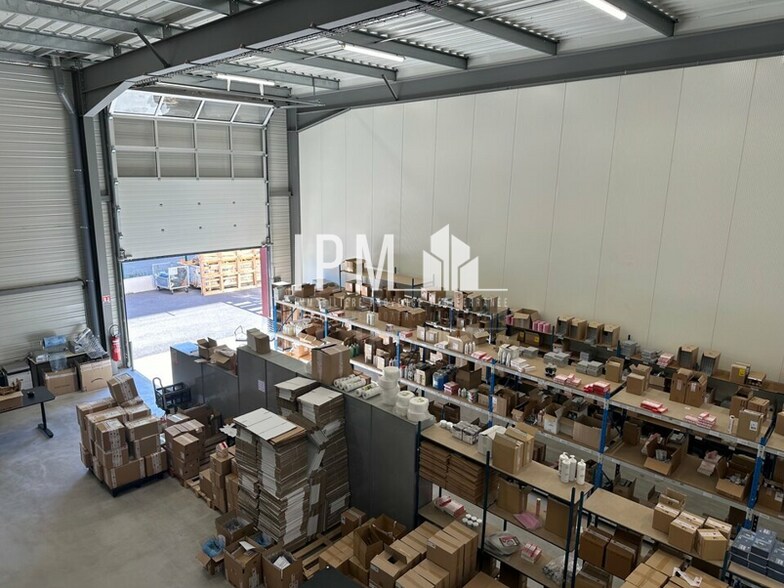 Local d’activités dans Aubagne à louer - Photo de l’immeuble – Image 2 sur 5