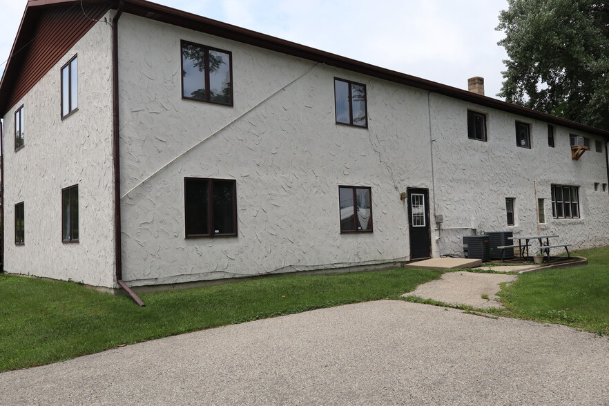 209 S Taft St, Whitewater, WI à louer - Photo de l’immeuble – Image 3 sur 10