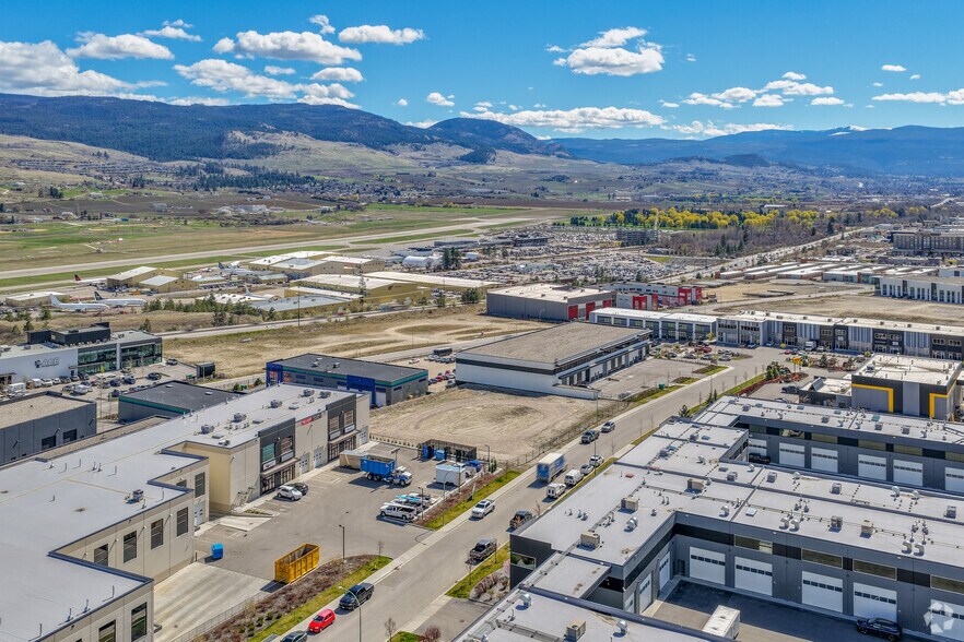 2075 Matrix Cres, Kelowna, BC à louer - Photo de l’immeuble – Image 3 sur 19