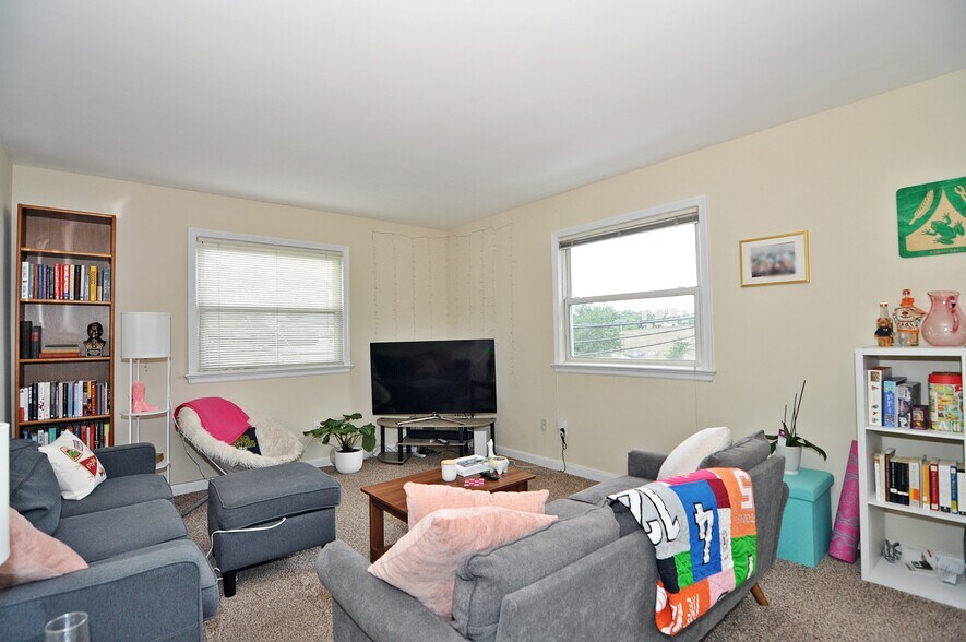 2605 N Pershing Dr, Arlington, VA à vendre - Photo de l’immeuble – Image 2 sur 18