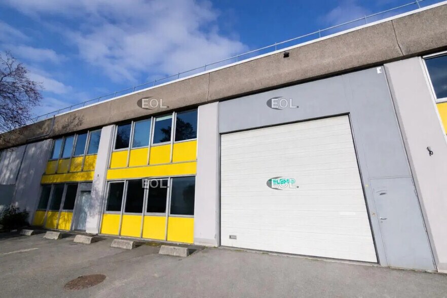 Local d’activités dans Ivry-sur-Seine à louer - Photo de l’immeuble – Image 2 sur 9