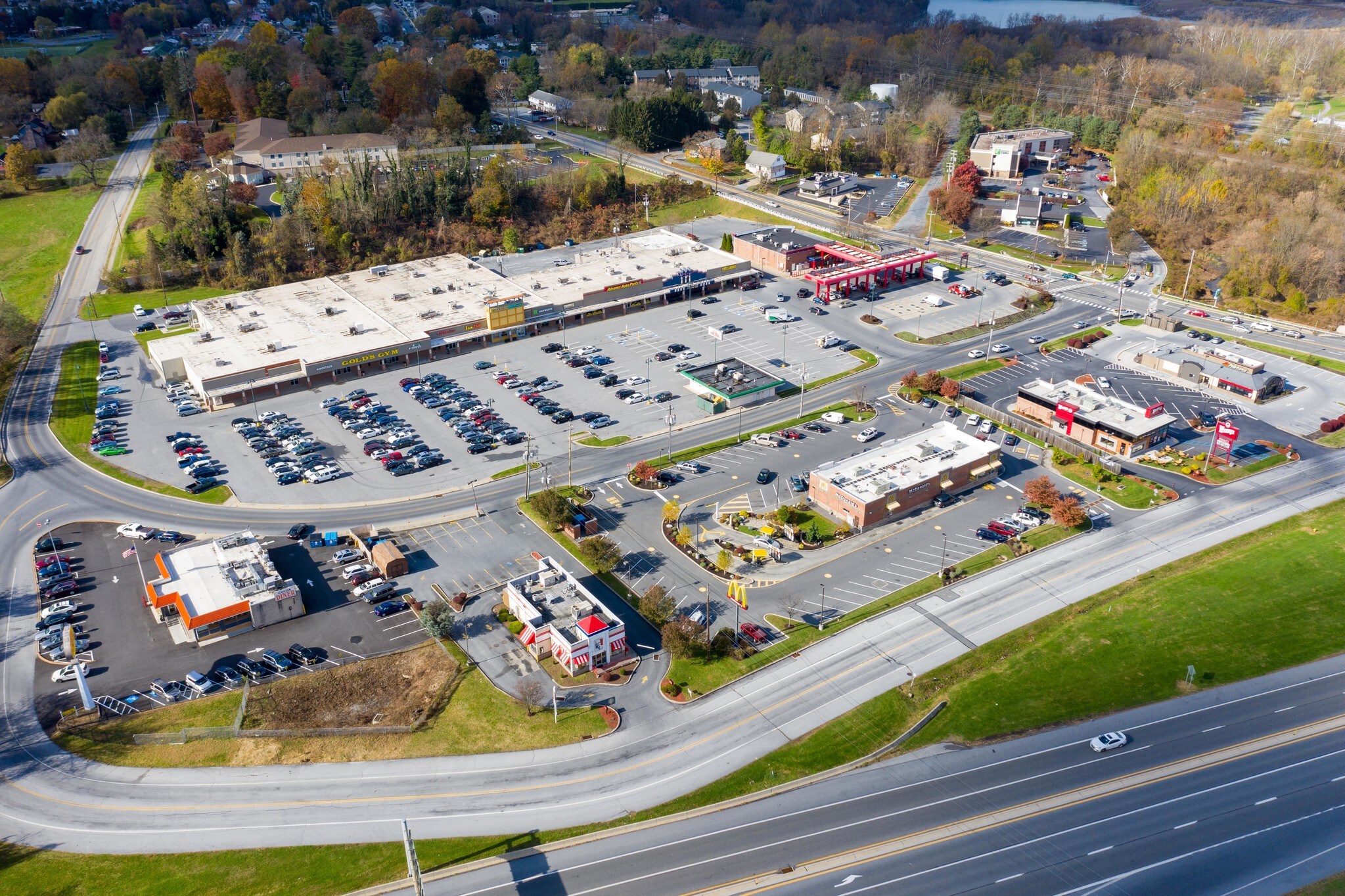 E Main St, Hummelstown, PA à louer Photo de l’immeuble– Image 1 sur 2