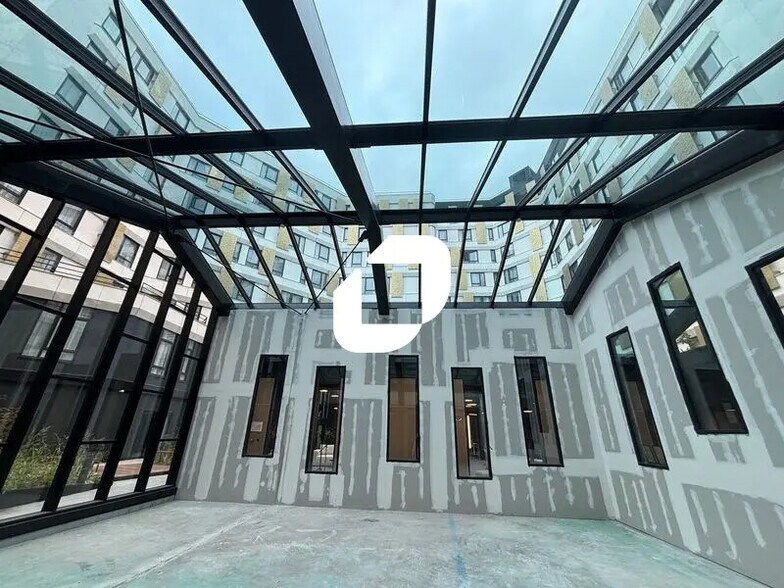 Local commercial dans Nanterre à louer - Photo de l’immeuble – Image 3 sur 24