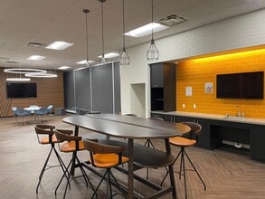 4241 Irwin Simpson Rd, Mason, OH à louer Photo intérieure– Image 2 sur 20