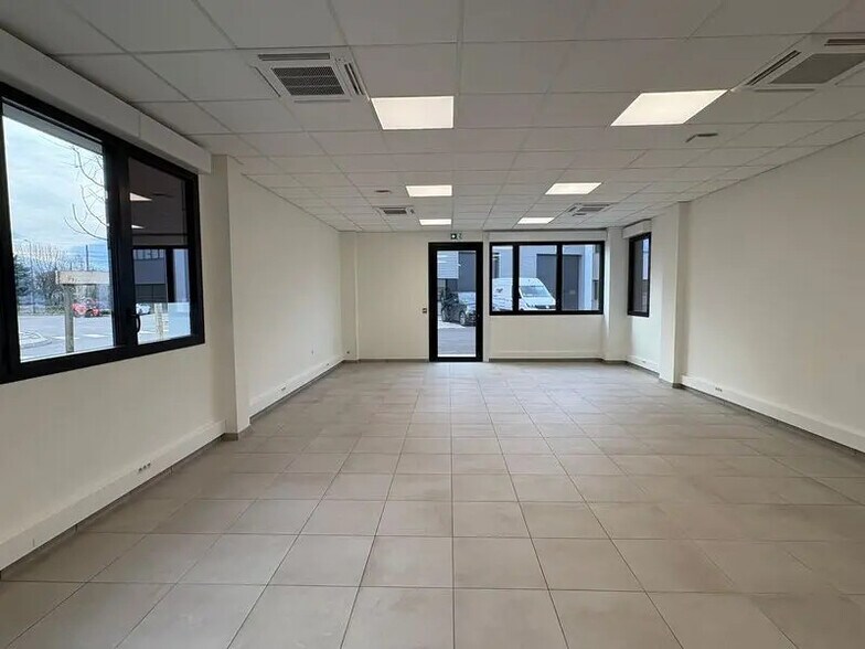 Bureau dans OULLINS-PIERRE-BÉNITE à louer - Photo intérieure – Image 2 sur 5