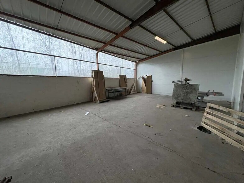 Local d’activités dans Breuil-le-Sec à louer - Photo de l’immeuble – Image 1 sur 6