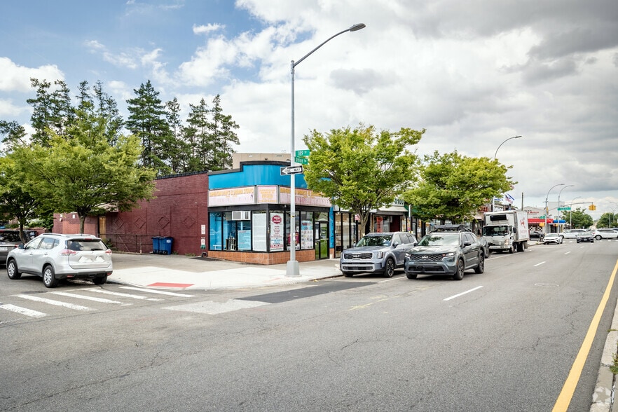 18818 Union Tpke, Fresh Meadows, NY à louer - Photo de l’immeuble – Image 2 sur 5