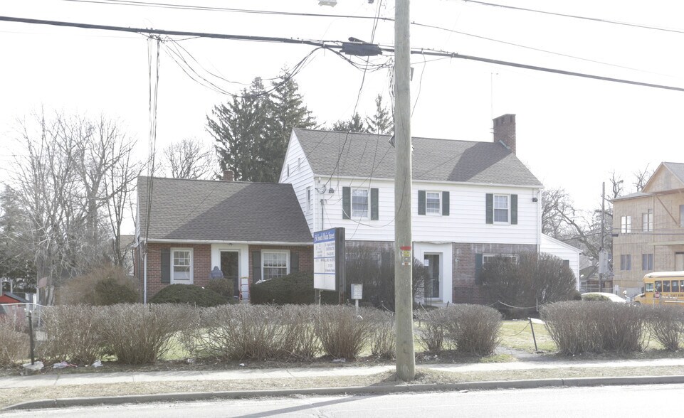 56 S Main St, Spring Valley, NY à vendre - Photo de l’immeuble – Image 3 sur 4