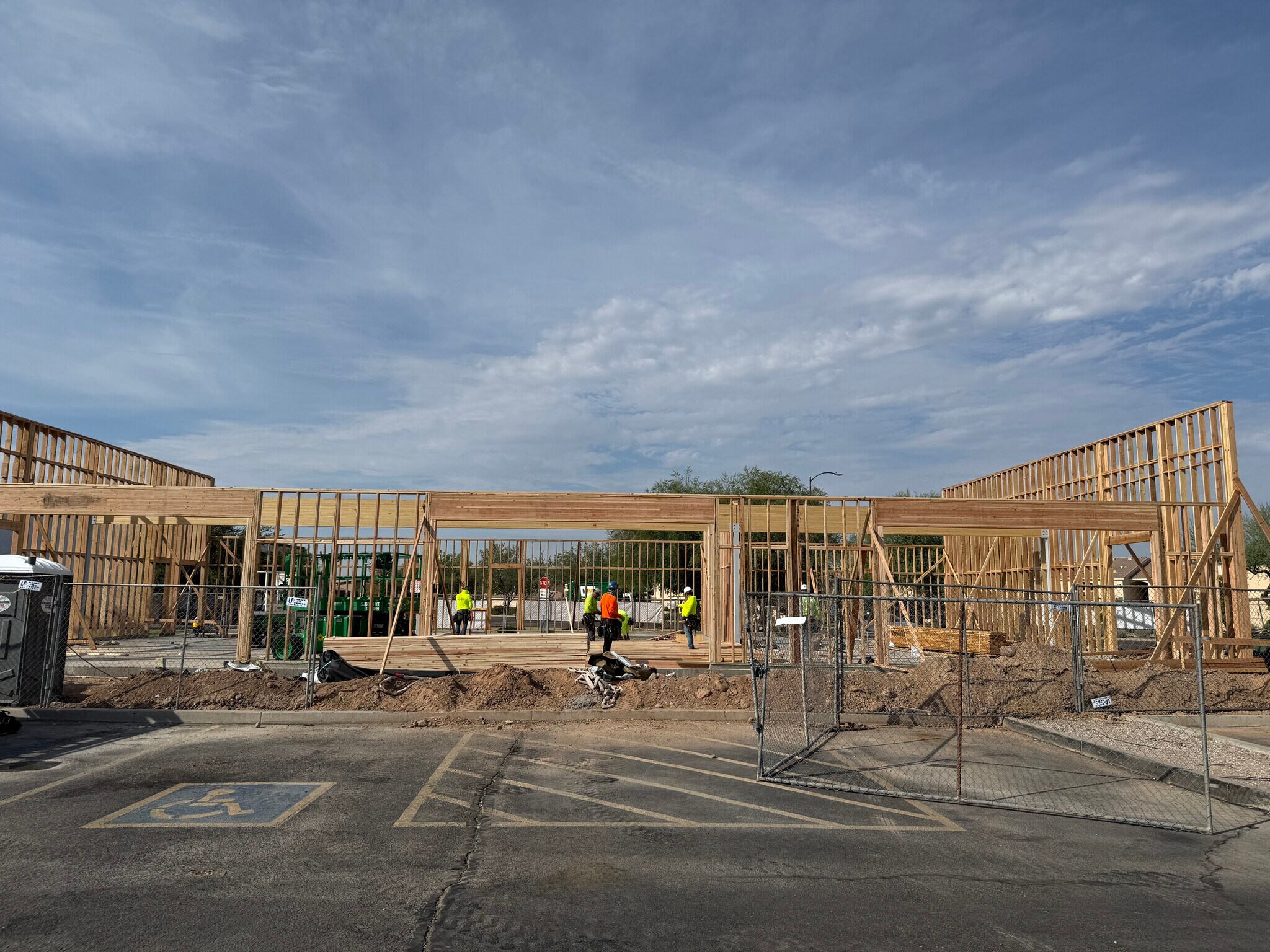 15381 N 83rd Ave, Peoria, AZ à louer Photo de l’immeuble– Image 1 sur 6