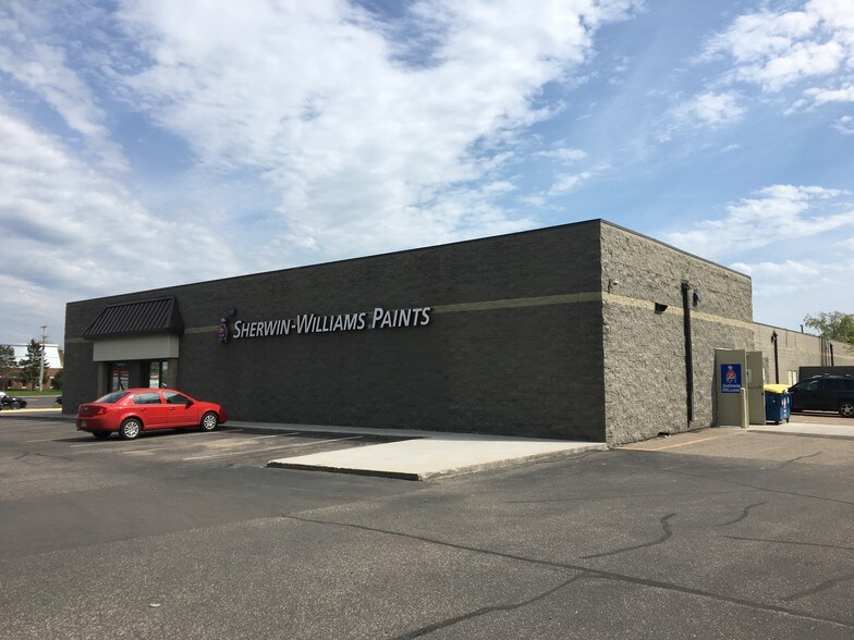 8401-8471 W Broadway Ave, Brooklyn Park, MN à louer - Photo de l’immeuble – Image 2 sur 12
