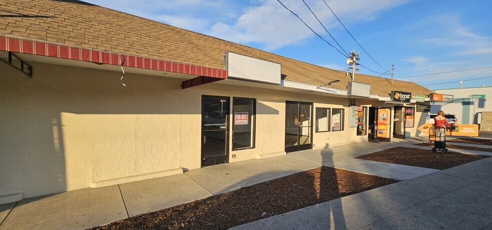 2585 Middlefield Rd, Redwood City, CA à louer - Photo de l’immeuble – Image 2 sur 14