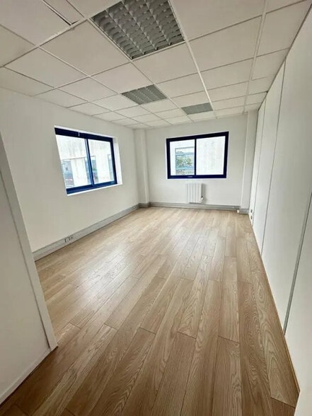 6-8 Rue De La Closerie, Lisses à louer - Photo intérieure – Image 2 sur 9