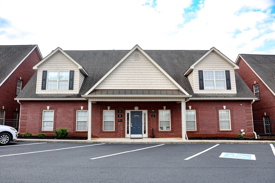 10426 Jackson Oaks Way, Knoxville, TN à louer - Photo de l’immeuble – Image 1 sur 3