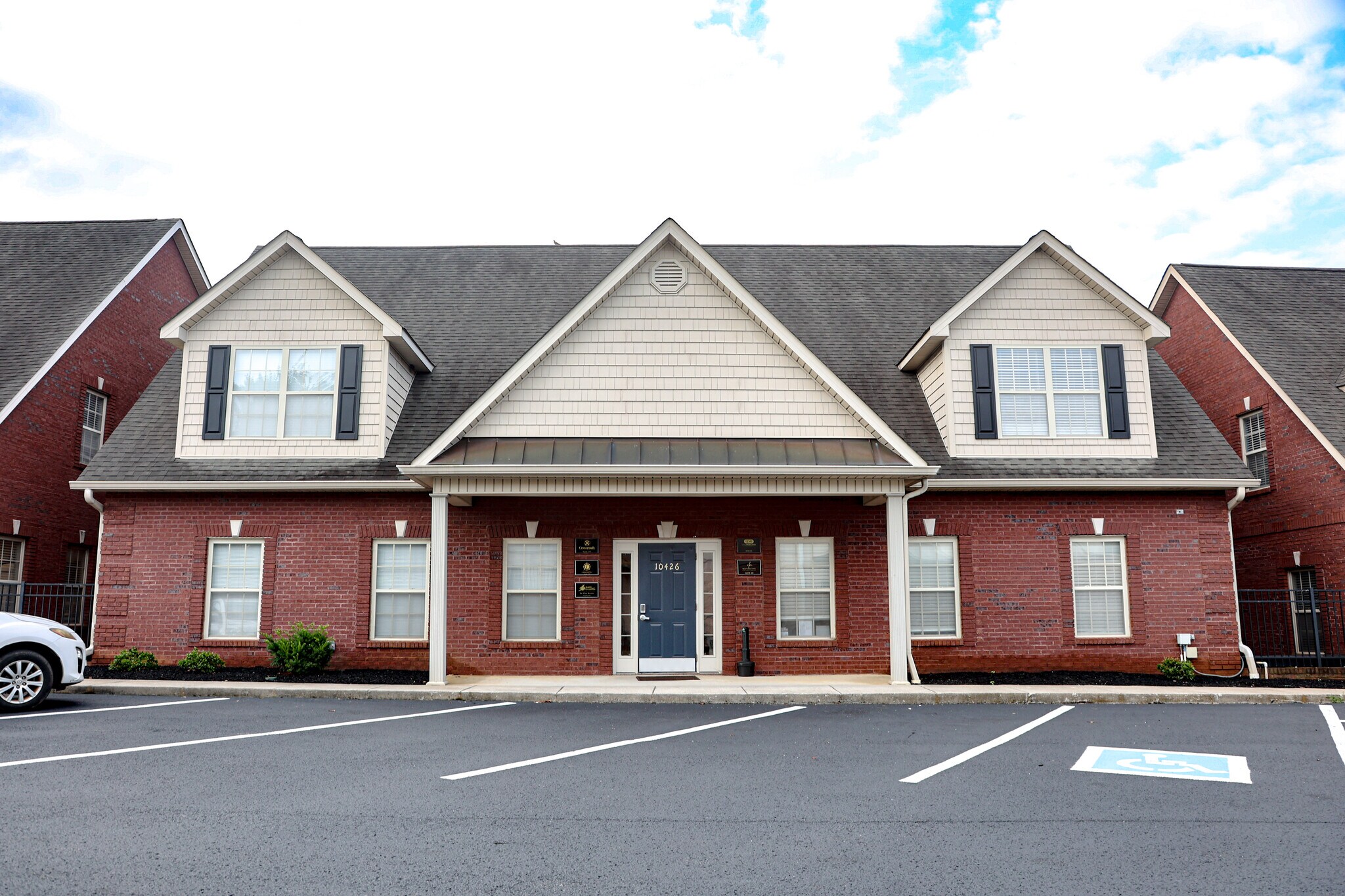 10426 Jackson Oaks Way, Knoxville, TN à louer Photo de l’immeuble– Image 1 sur 4