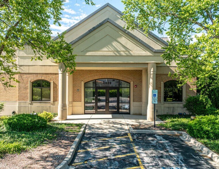 7000 S County Line Rd, Burr Ridge, IL à louer - Photo de l’immeuble – Image 1 sur 5