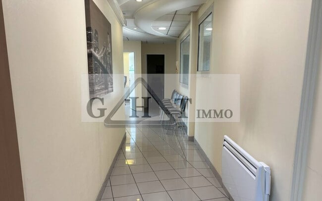 Plus de détails pour Local commercial à vendre