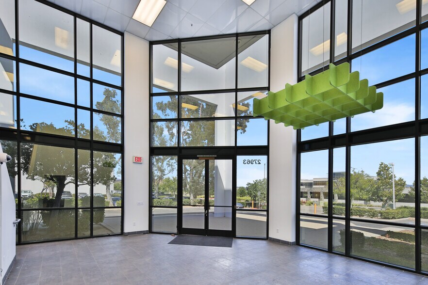 27963 Franklin Pky, Valencia, CA à louer - Hall d’entrée – Image 3 sur 7