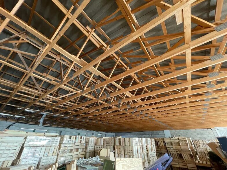 Industriel/Logistique dans Trans-en-Provence à louer - Photo intérieure – Image 1 sur 5