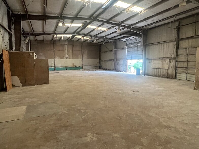 4739 Don Dr, Dallas, TX à louer - Photo de l’immeuble – Image 3 sur 4