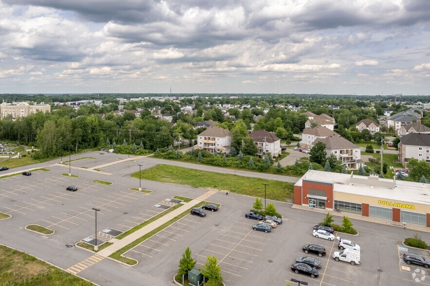 2785 Boul De La Pinière, Terrebonne, QC à louer - Photo principale – Image 1 sur 17