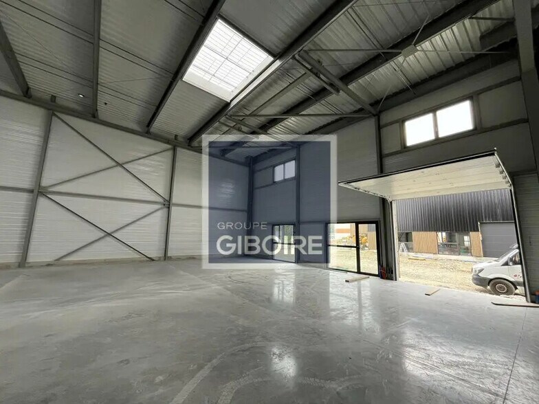 Industriel/Logistique dans Goven à louer - Photo de l’immeuble – Image 2 sur 4