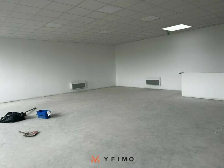 Bureau dans Buchelay à louer - Photo de l’immeuble – Image 3 sur 7