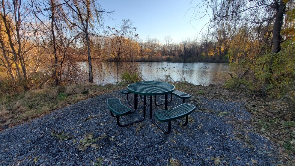 100-600 Aaron Ct, Kingston, NY à louer - Photo de l’immeuble – Image 3 sur 4