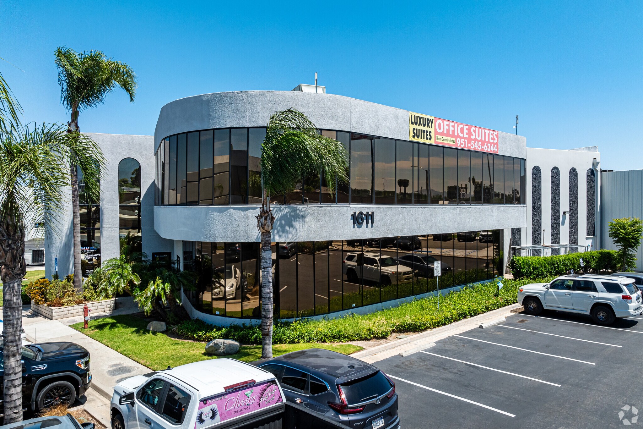 1611 W Pomona Rd, Corona, CA à louer Photo principale– Image 1 sur 13