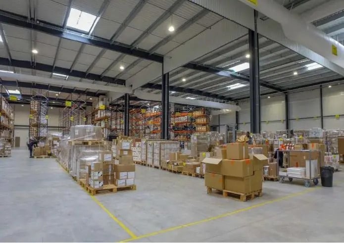 Local d'activités dans Persan à vendre - Photo de l’immeuble – Image 3 sur 4