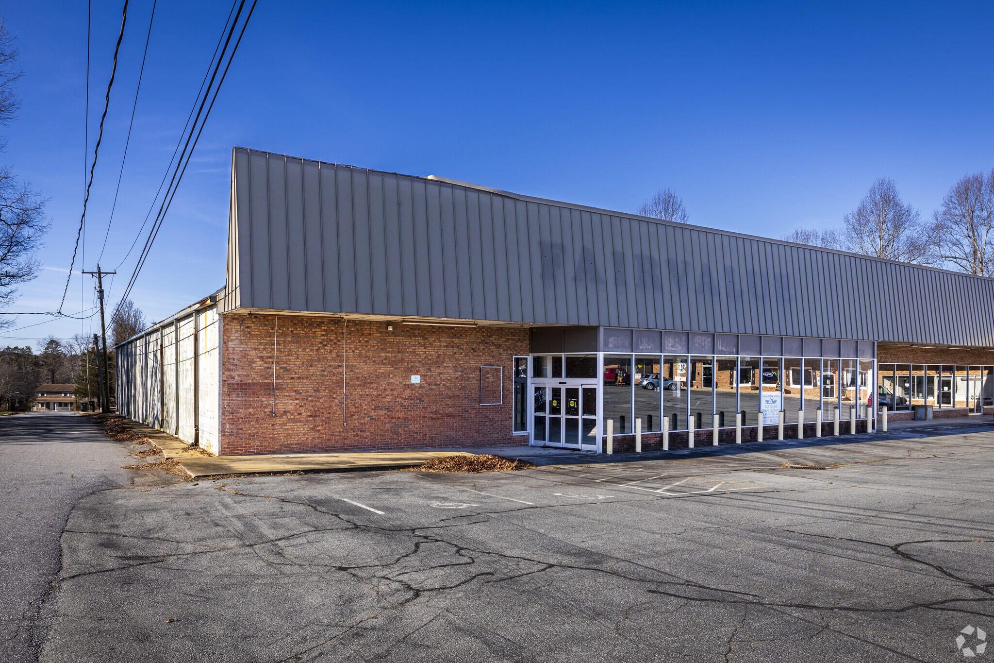 128 Fairway Shopping Ctr, Hudson, NC à louer Photo principale– Image 1 sur 2