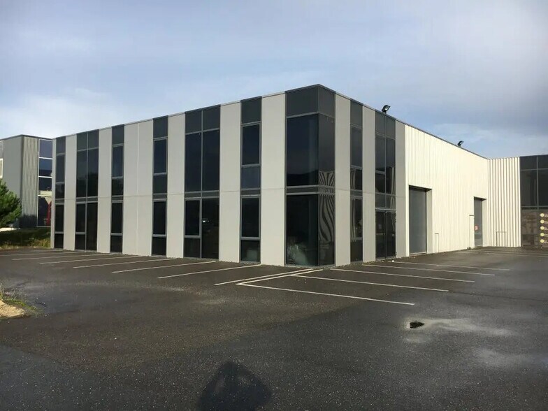 Local d’activités dans Gradignan à louer - Photo de l’immeuble – Image 2 sur 4