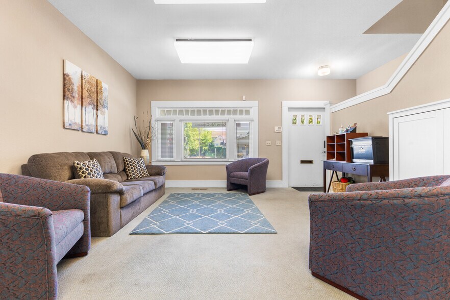 700 College Ave, Santa Rosa, CA à vendre - Photo de l’immeuble – Image 3 sur 28