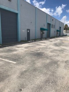 9550-9552 NW 12th St, Miami, FL à louer - Photo de l’immeuble – Image 2 sur 9