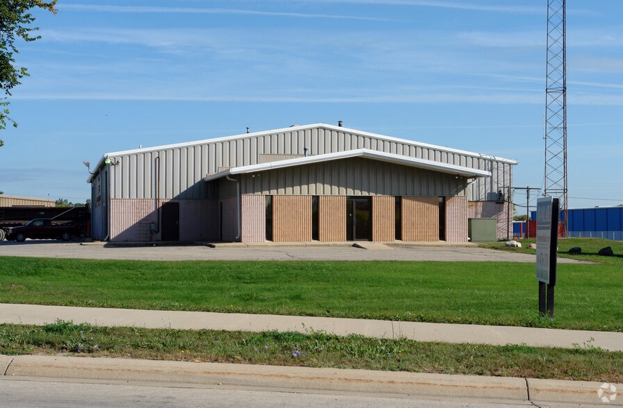 45390 Grand River Ave, Novi, MI à louer - Photo de l’immeuble – Image 2 sur 9