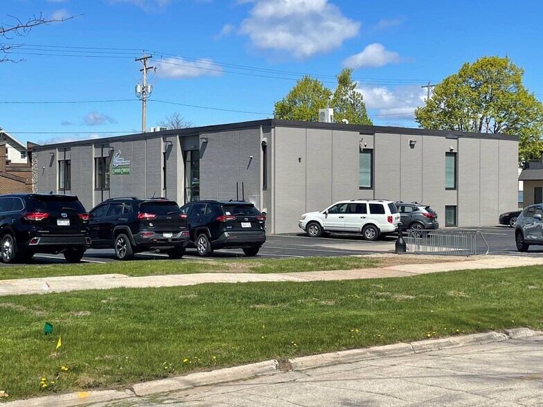 726 Pine St, Green Bay, WI à vendre - Photo de l’immeuble – Image 3 sur 5