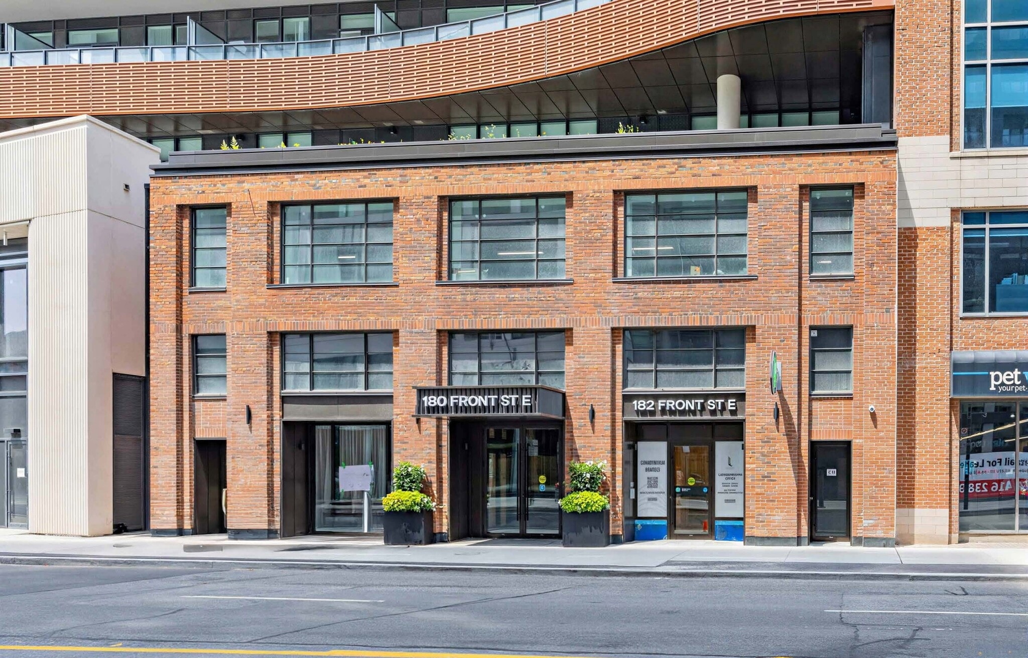 33 Sherbourne St, Toronto, ON à louer Photo de l’immeuble– Image 1 sur 9