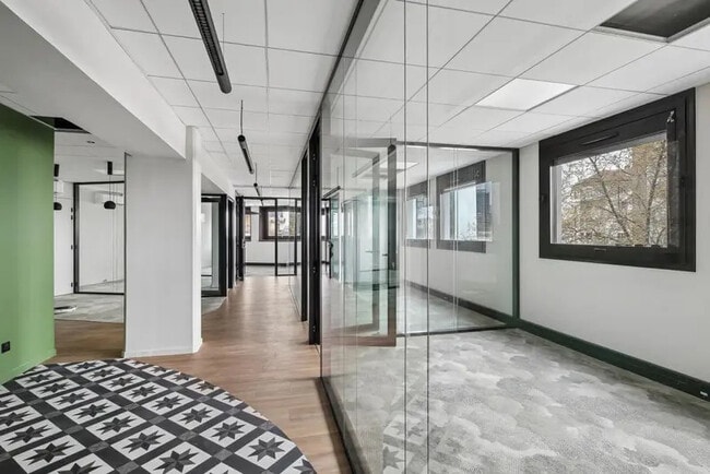 Plus de détails pour 13 Rue Des Emeraudes, Lyon - Bureau à vendre