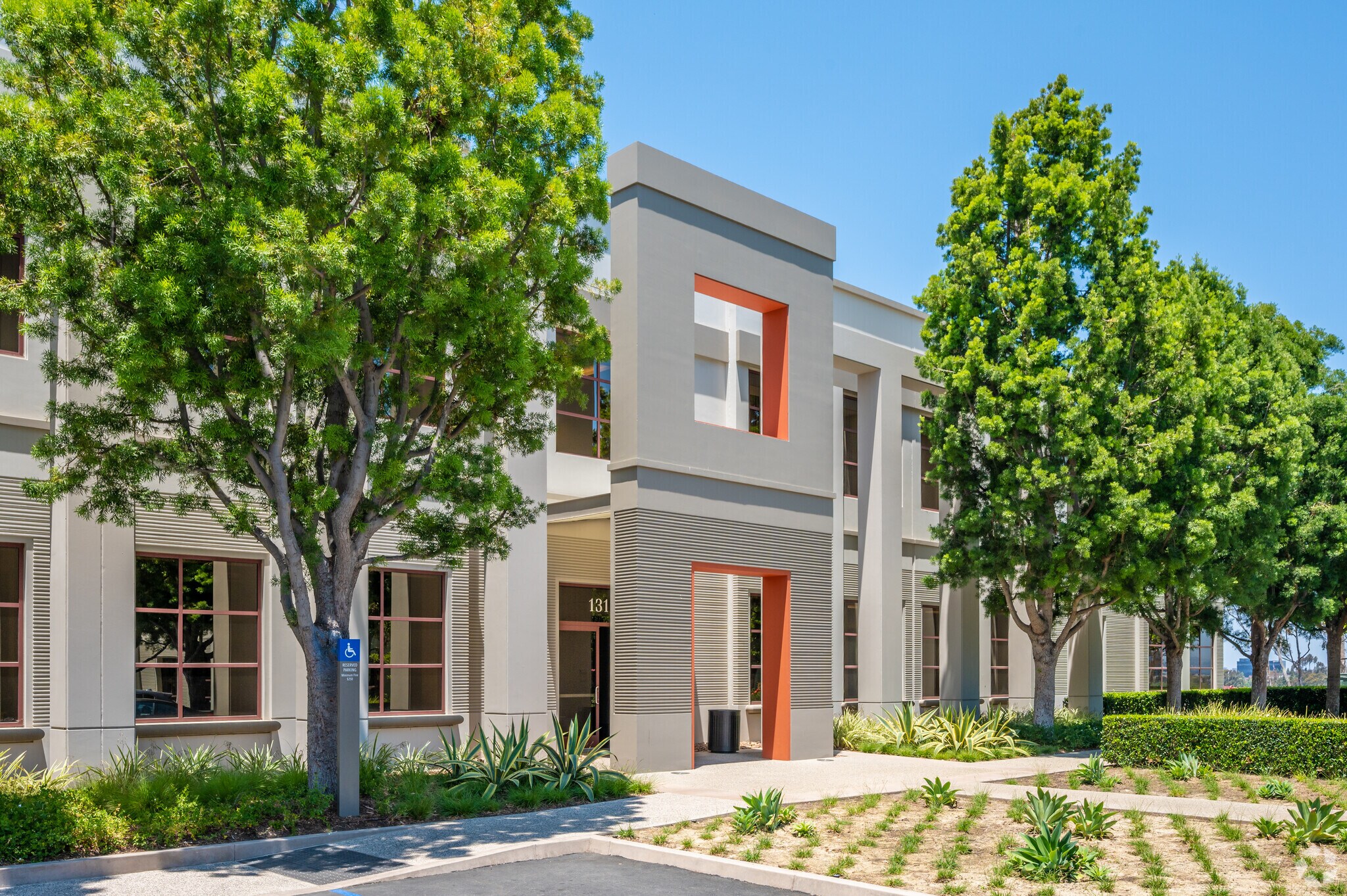 131 Innovation Dr, Irvine, CA à louer Photo principale– Image 1 sur 24