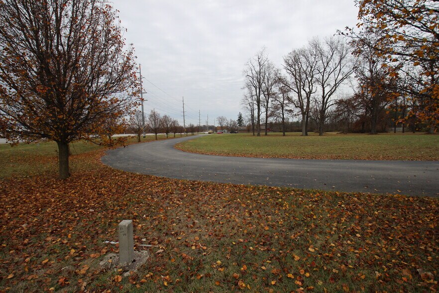 E Jackson St, Muncie, IN à vendre - Photo de l’immeuble – Image 2 sur 43