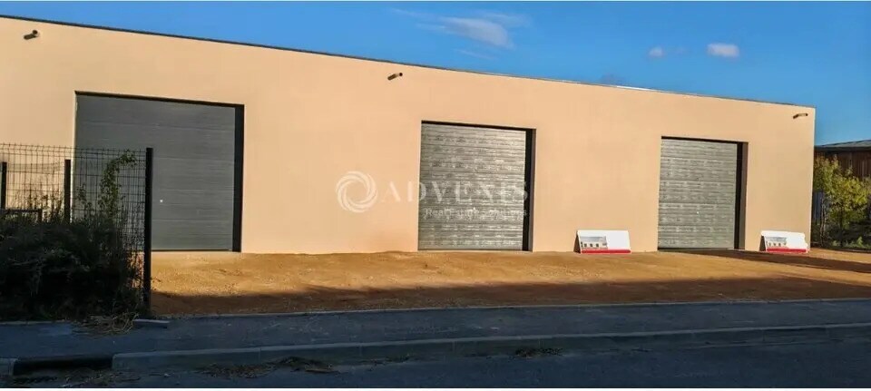 Local d’activités dans Vinassan à louer - Photo de l’immeuble – Image 1 sur 6