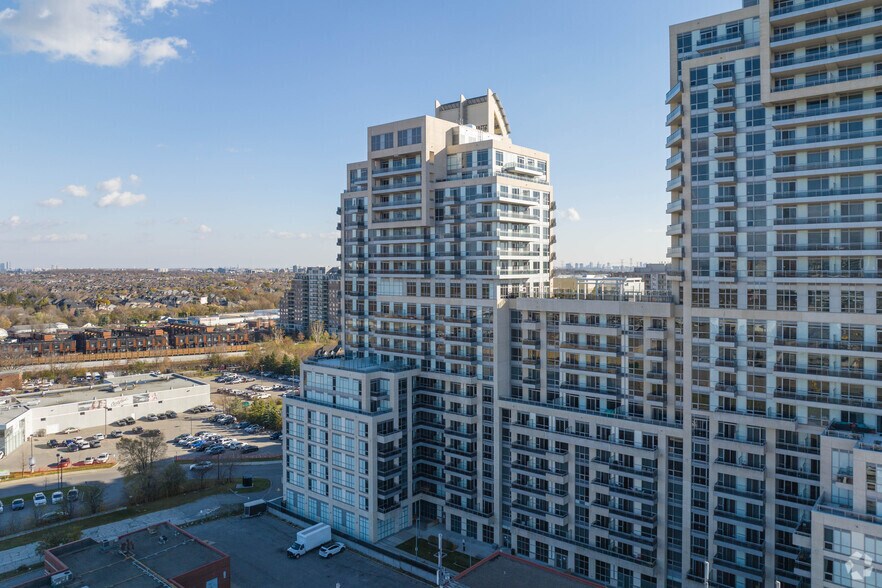 9205 Yonge St, Richmond Hill, ON à vendre - Photo de l’immeuble – Image 3 sur 6