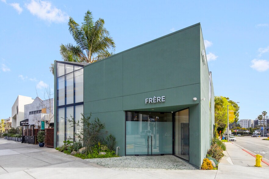 8686 Melrose Ave, West Hollywood, CA à louer - Photo de l’immeuble – Image 1 sur 9