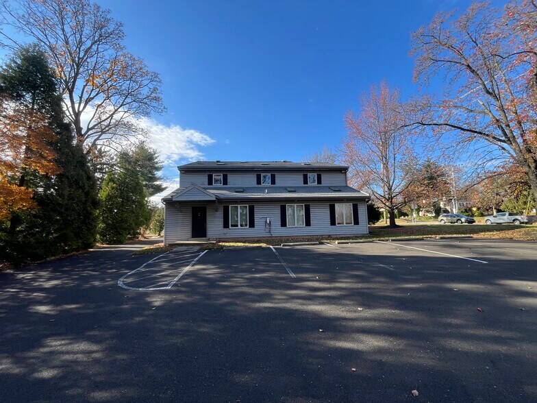 1035 W Bristol Rd, Warminster, PA à louer - Photo de l’immeuble – Image 2 sur 14