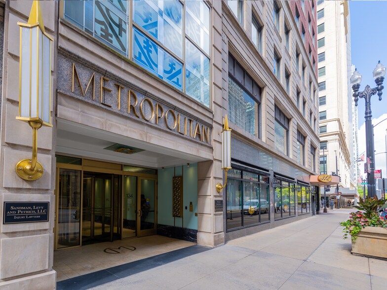 134 N LaSalle St, Chicago, IL à louer - Photo de l’immeuble – Image 1 sur 6