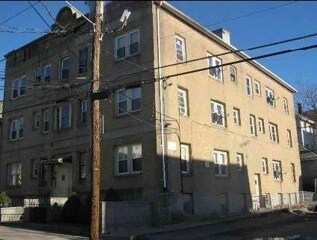 Plus de détails pour 126 W Sumner Ave, Central Falls, RI - Logement à vendre