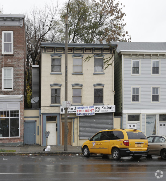 212 Broadway, Newburgh, NY à louer - Photo de l’immeuble – Image 2 sur 2