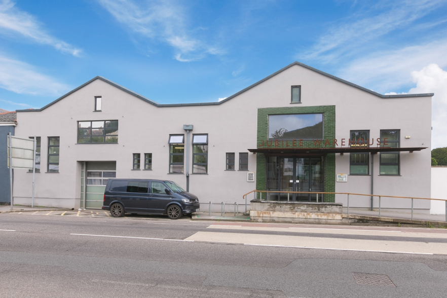 Commercial Rd, Penryn à vendre - Photo de l’immeuble – Image 3 sur 18